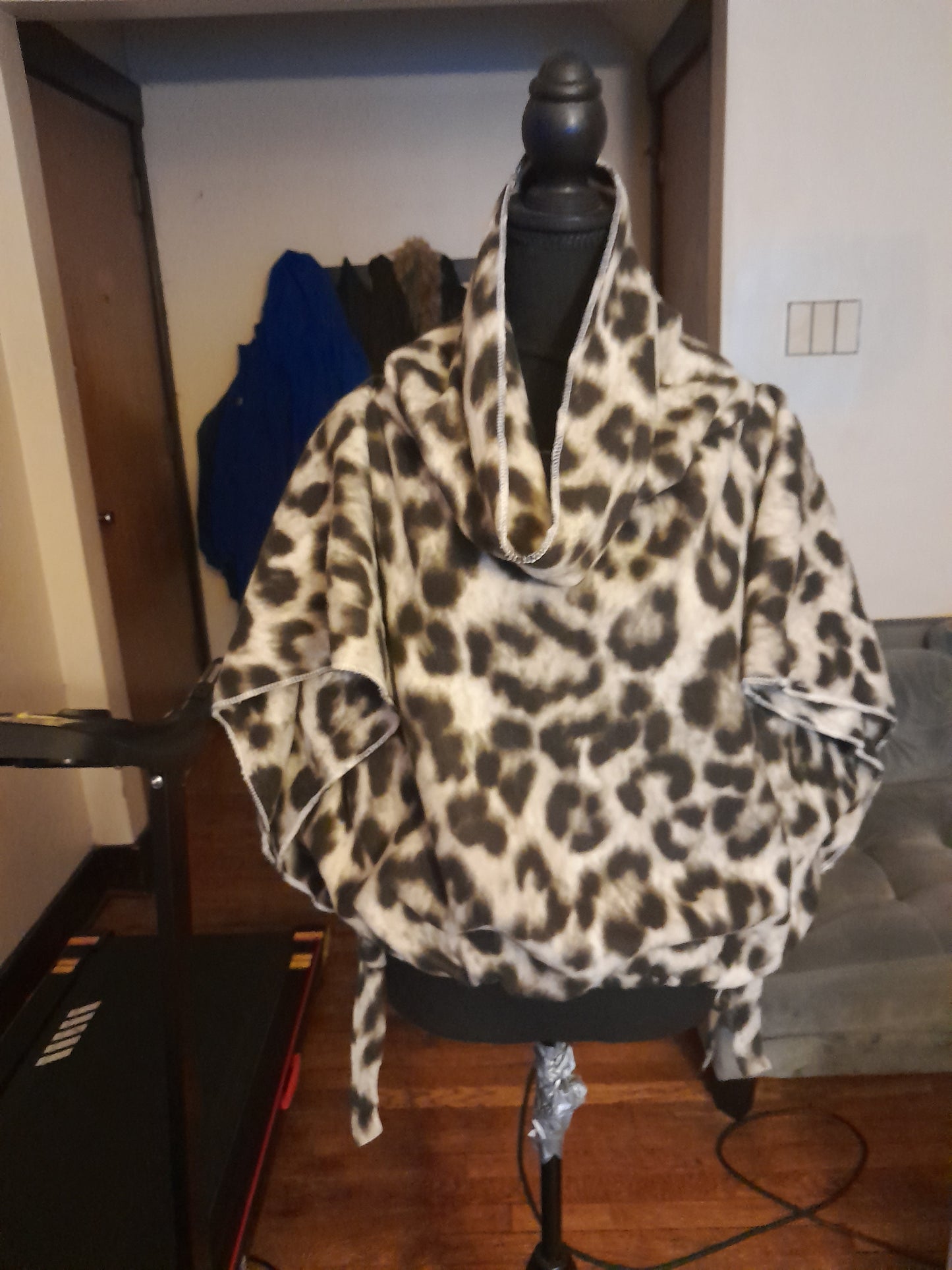 Short sleeve poncho/ Cheetah print