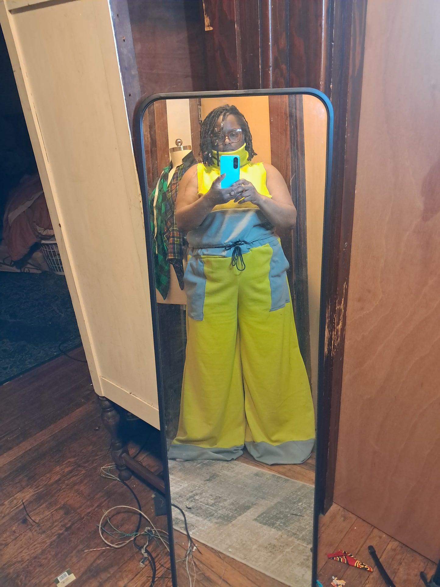 Color Block/Wide Legs Sweat Suit